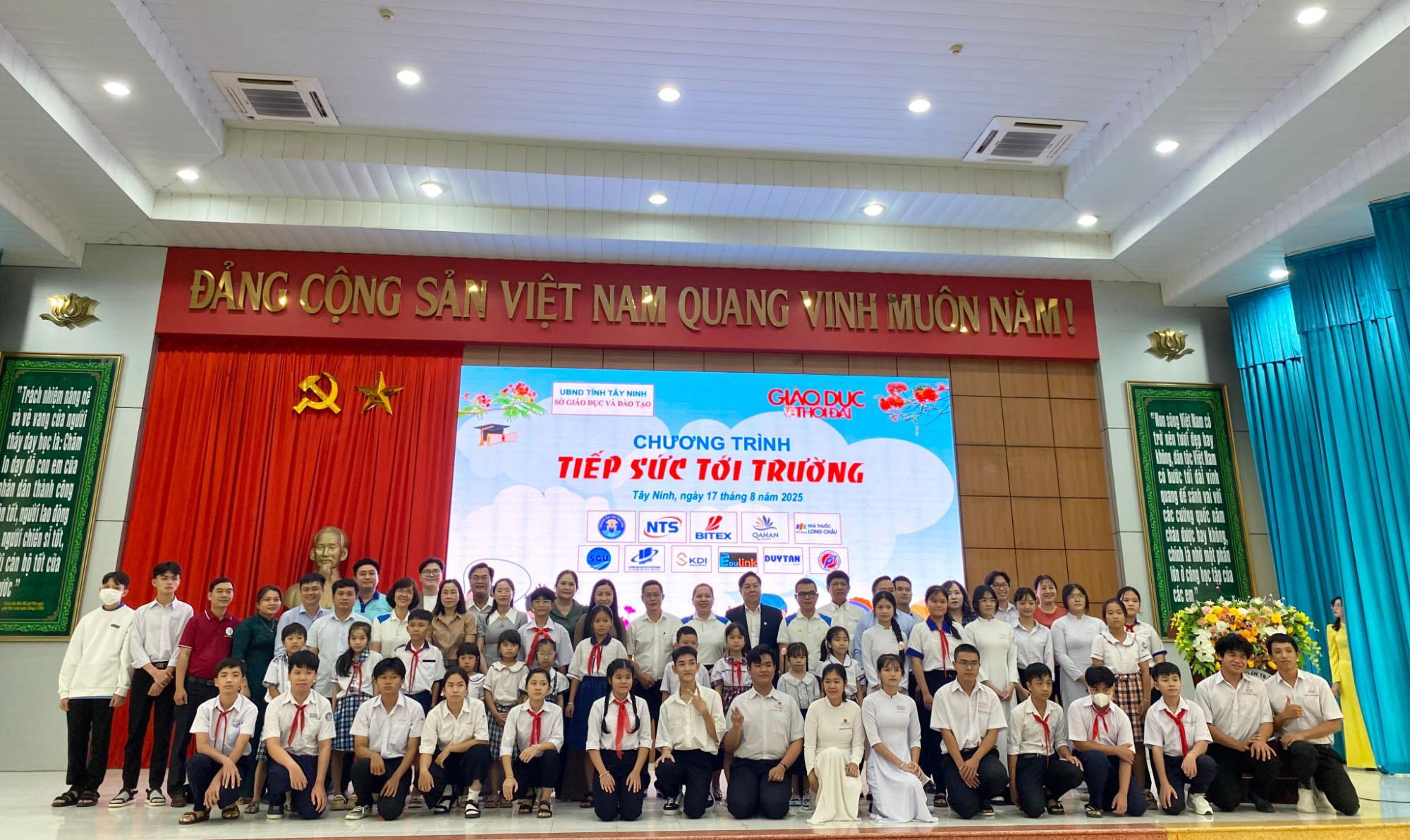 bitex-lan-toa- yeu-thuong-tie p-suc-den-truo ng-cung-hoc-si nh-tay-ninh-3. jpg