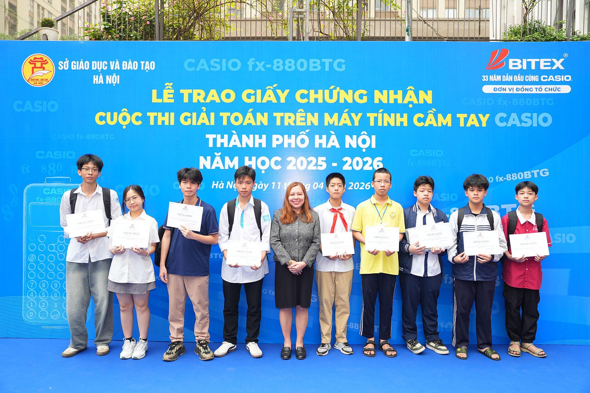 ky-thi-giai-to an-tren-may-ti nh-cam-tay-cap -thanh-pho-ha- noi-nam-hoc-20 25-2026-thu-hu t-400-em-tham- du-2.jpg