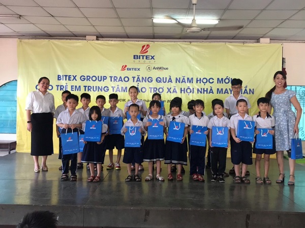Tập đoàn BITEX tặng quà tiếp sức đến trường cho trẻ em làng May Mắn
