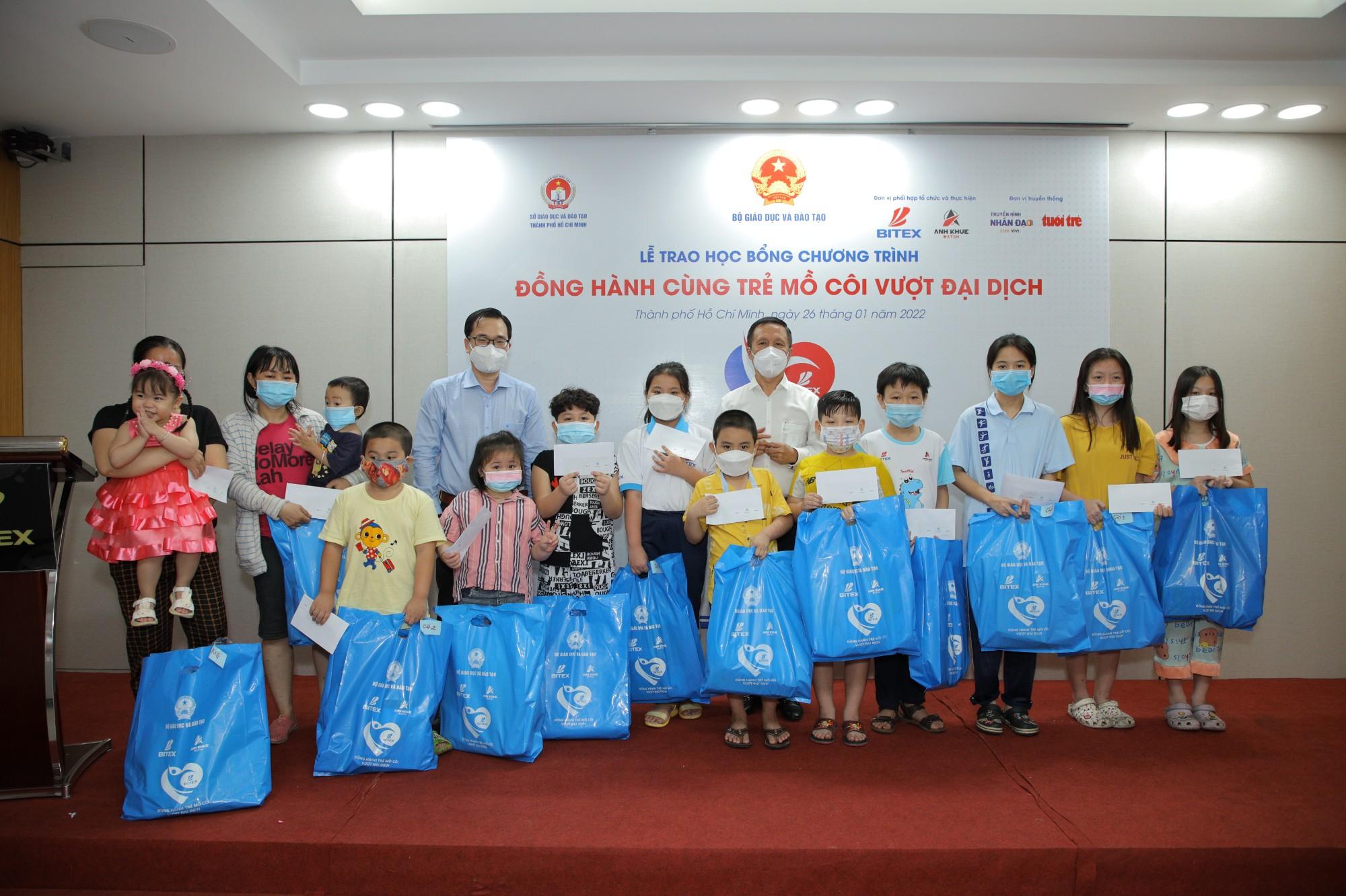 BITEX GROUP gấp rút trao học bổng Đồng hành cùng trẻ mồ côi vượt đại dịch đợt 2 tại TP.HCM