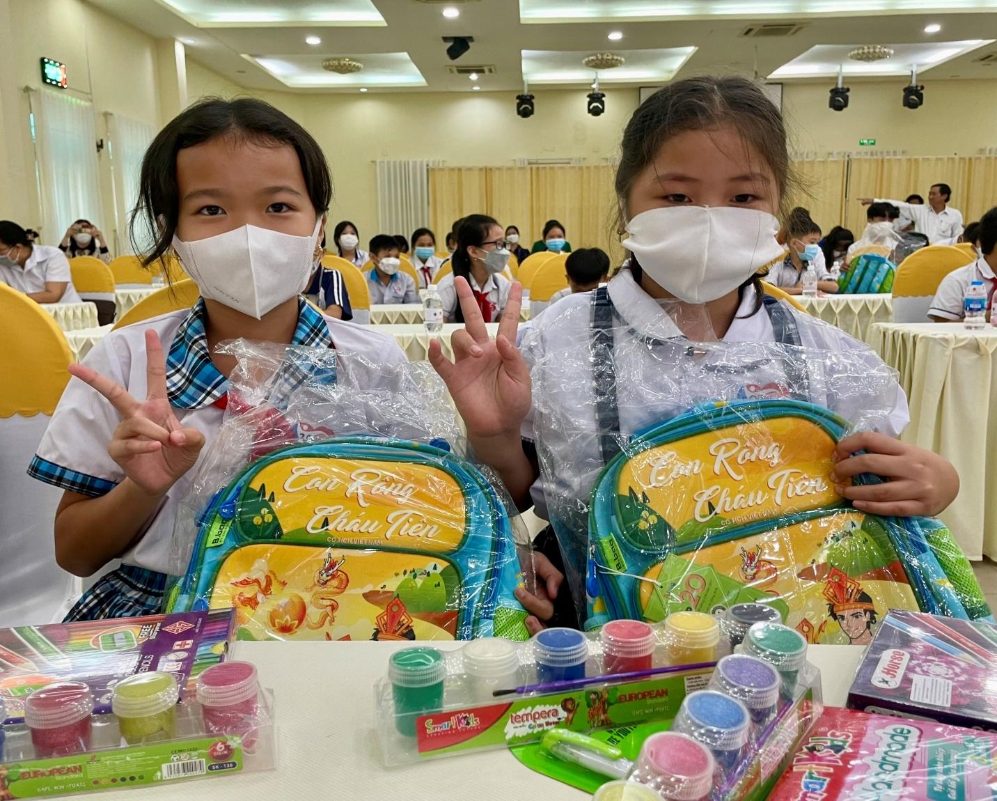 bitex-dong-han h-cung-tre-em- mo-coi-vuot-da i-dich-2.jpeg