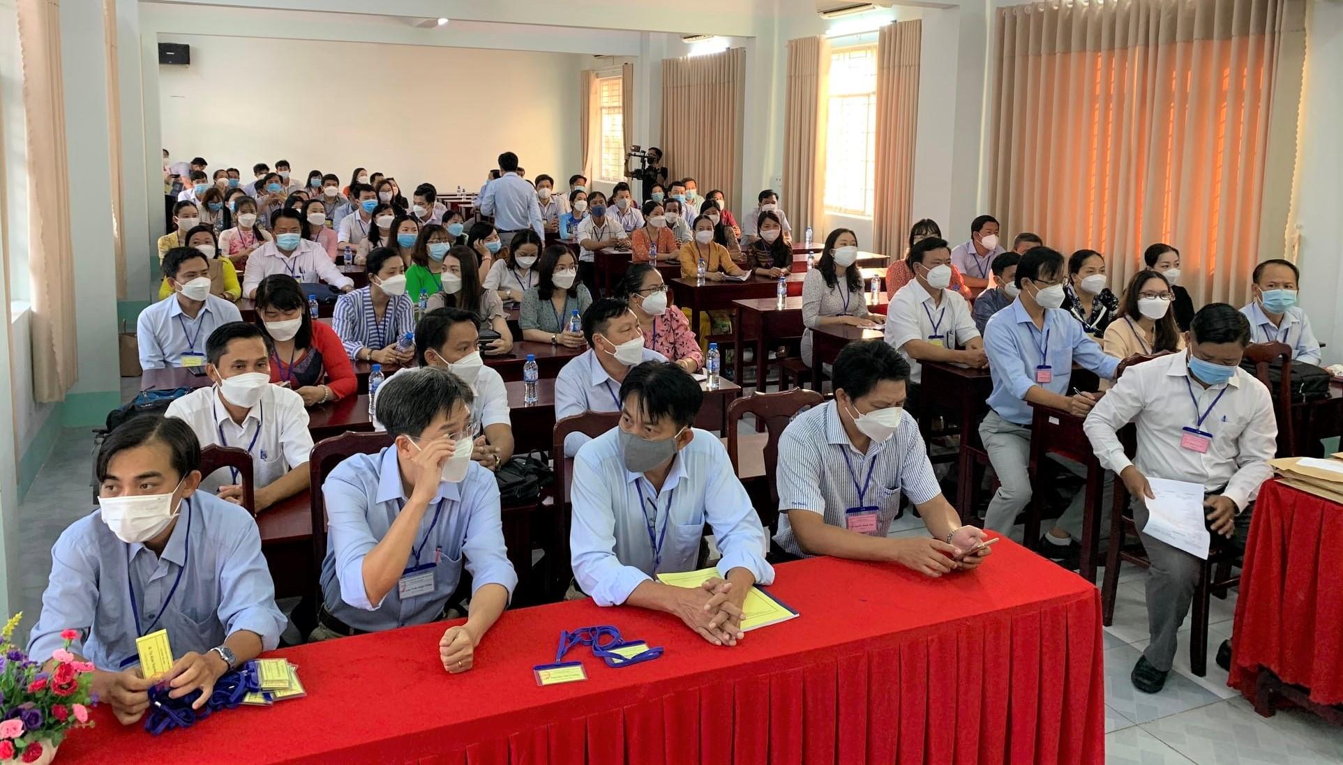 cung-nhau-chin h-phuc-ky-thi- giai-toan-tren -may-tinh-cam- tay-casio-nam- hoc-2021-2022- tai-kien-giang -2.jpeg