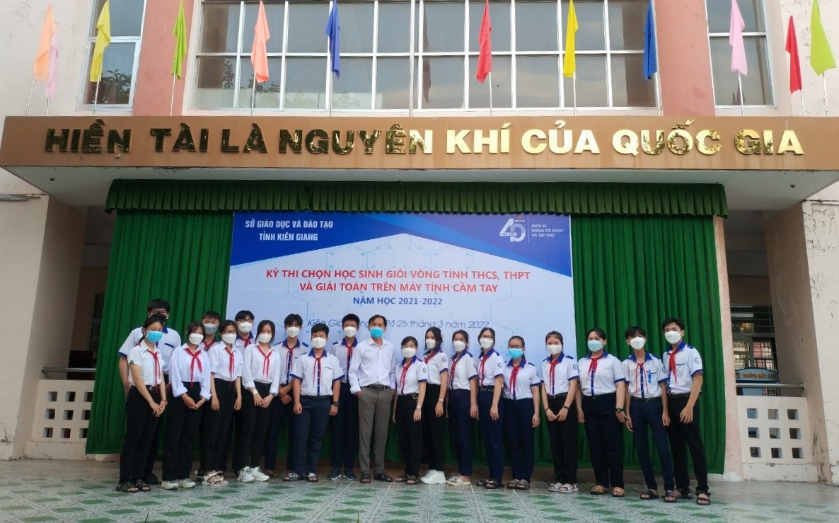 cung-nhau-chin h-phuc-ky-thi- giai-toan-tren -may-tinh-cam- tay-casio-nam- hoc-2021-2022- tai-kien-giang -4.jpeg