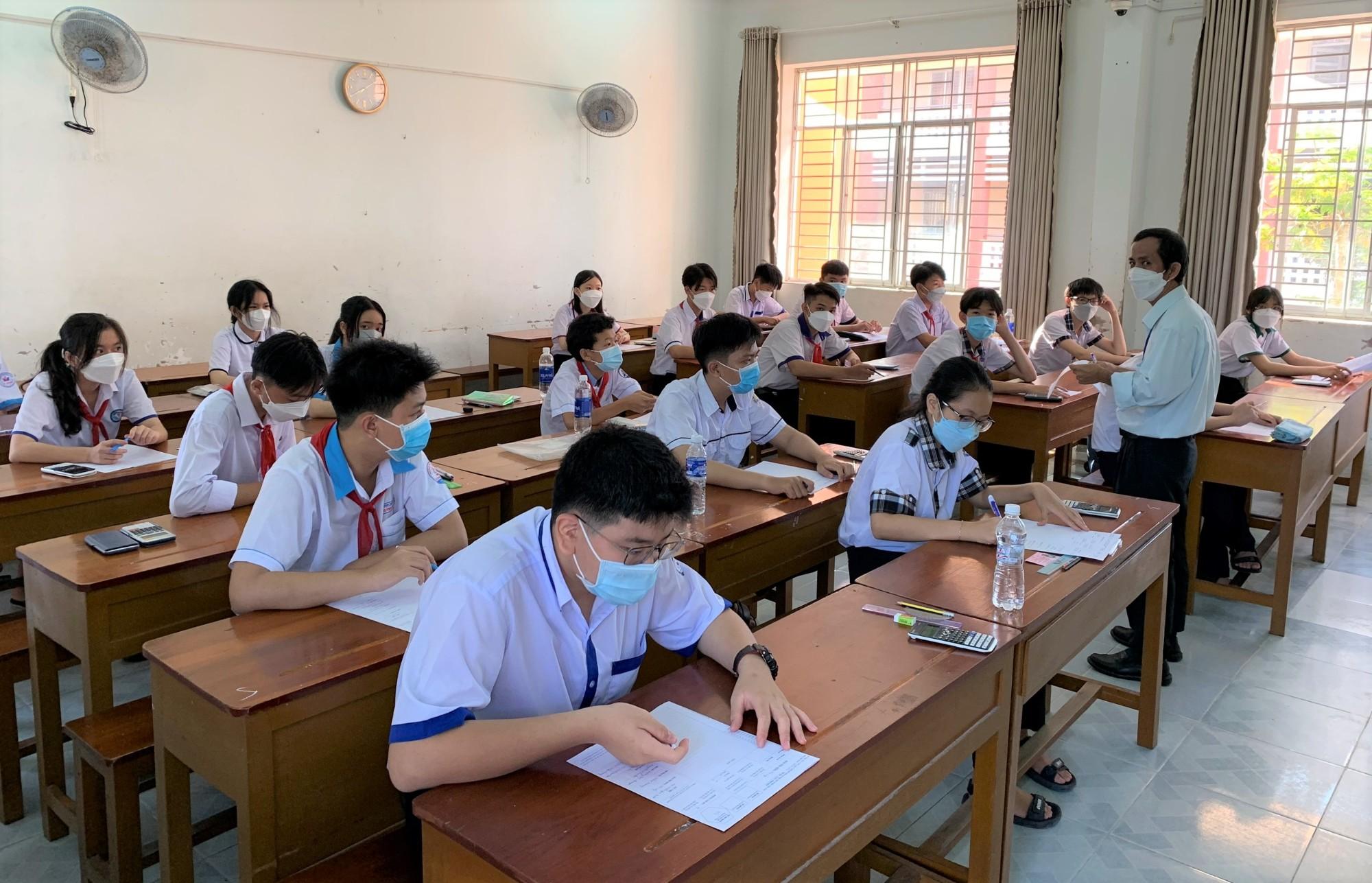 cung-nhau-chin h-phuc-ky-thi- giai-toan-tren -may-tinh-cam- tay-casio-nam- hoc-2021-2022- tai-kien-giang -5.jpeg