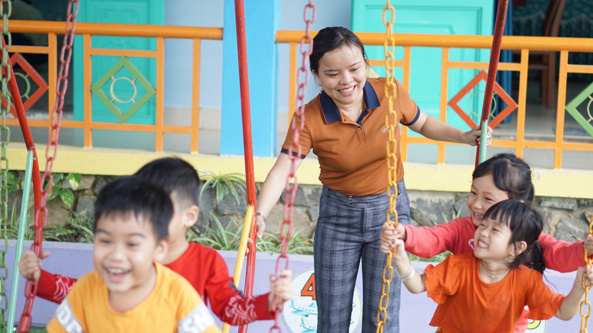 tiep-tuc-hanh- trinh-dong-han h-cung-giao-vi en-vuot-kho-ta i-huyen-dien-b an-tinh-quang- nam-3.jpg