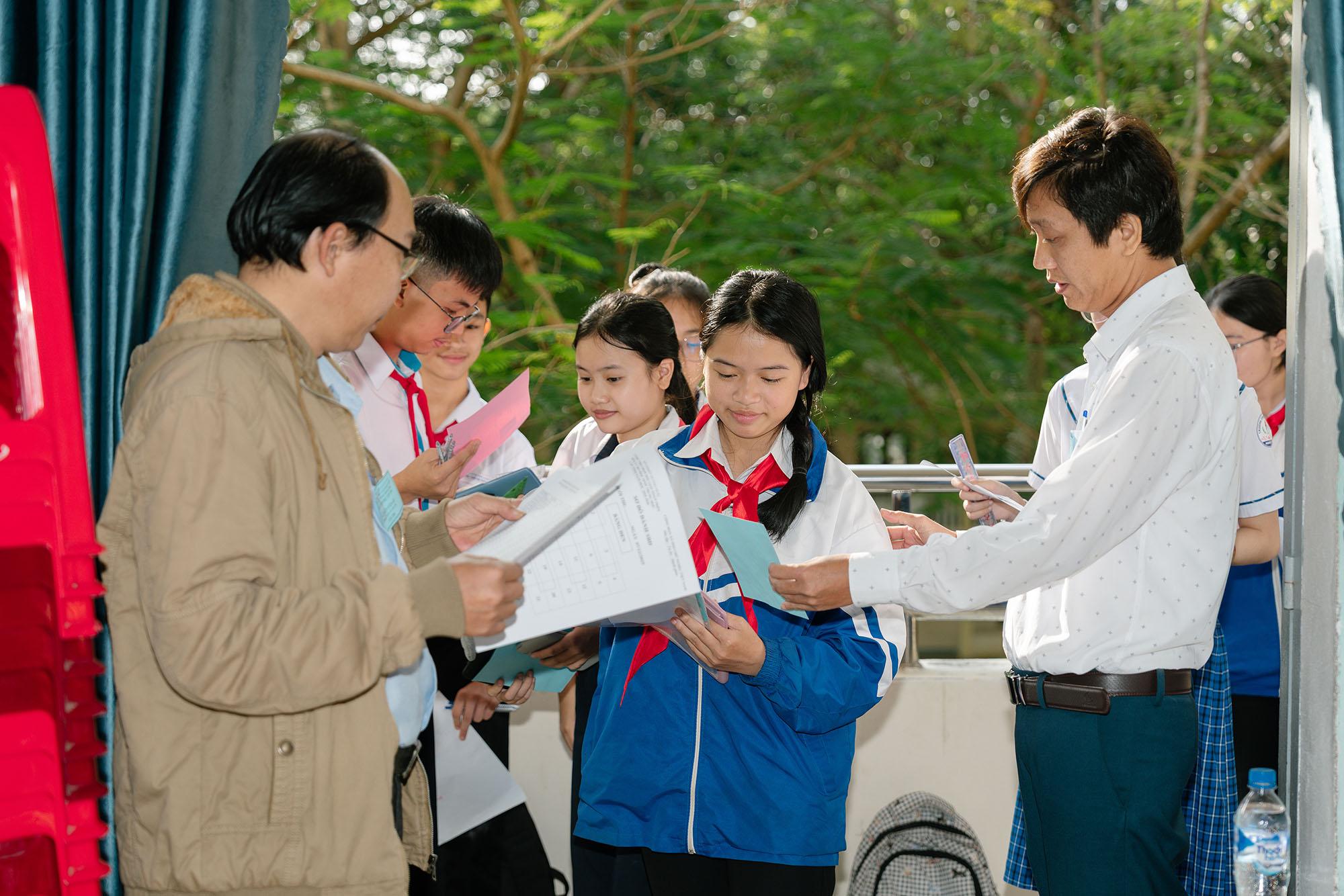 thong-cao-bao- chi-hon-300-ho c-sinh-gioi-qu ang-ngai-du-th i-giai-toan-tr en-may-tinh-3- 2.jpg