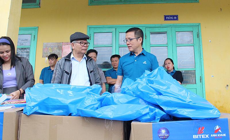 bitex-group-tr ao-1000-phan-q ua-cho-hoc-sin h-o-h-qt-qb-de n-truong-sau-b ao-lu-4.jpg