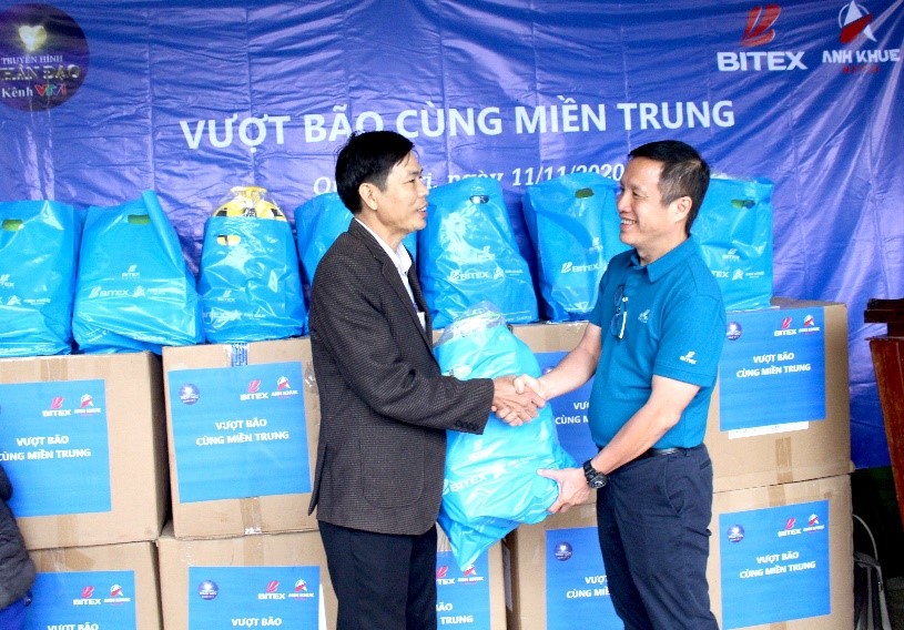 bitex-group-tr ao-1000-phan-q ua-cho-hoc-sin h-o-h-qt-qb-de n-truong-sau-b ao-lu-9.jpg