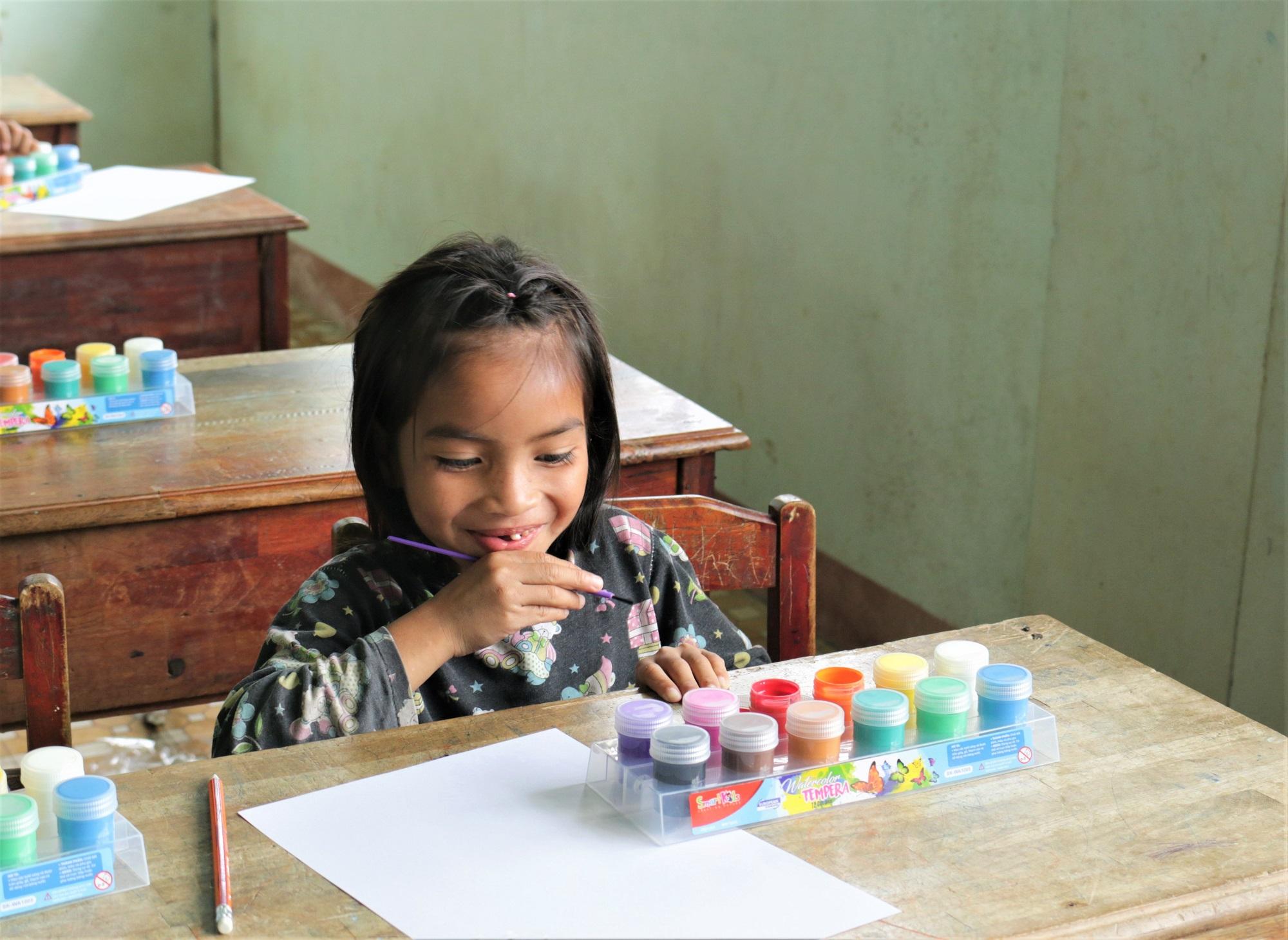 dong-hanh-cung -giao-vien-vuo t-kho-bang-run g-den-voi-co-g iao-o-gia-lai- 6.jpg