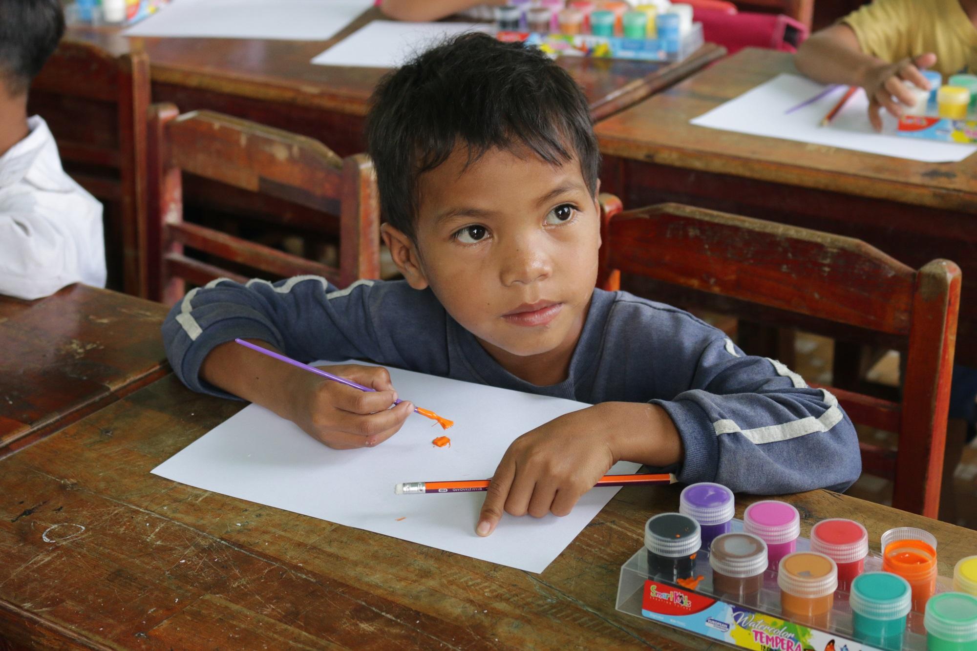 dong-hanh-cung -giao-vien-vuo t-kho-bang-run g-den-voi-co-g iao-o-gia-lai- 7.jpg