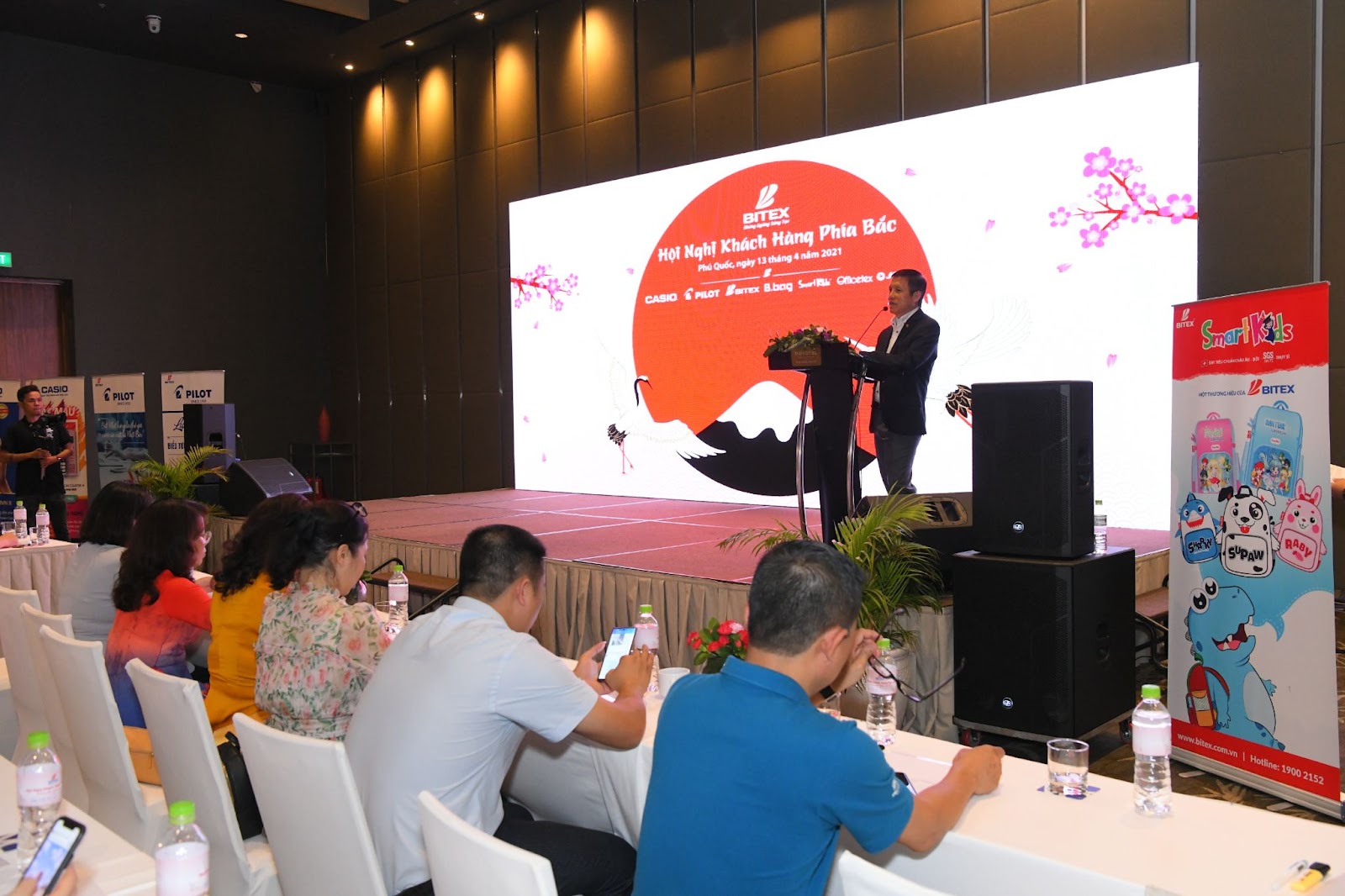 nha-phan-phoi- dai-ly-mien-ba c-du-hoi-nghi- khach-hang-202 1-cua-bitex-ta i-phu-quoc-1.J PG