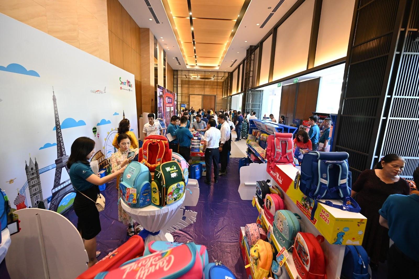 nha-phan-phoi- dai-ly-mien-ba c-du-hoi-nghi- khach-hang-202 1-cua-bitex-ta i-phu-quoc-4.J PG