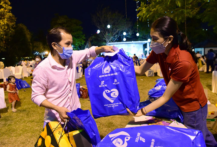 bitex-dong-han h-cung-bao-tuo i-tre-to-chuc- tat-nien-cho-t re-mo-coi-covi d-19-4.jpg