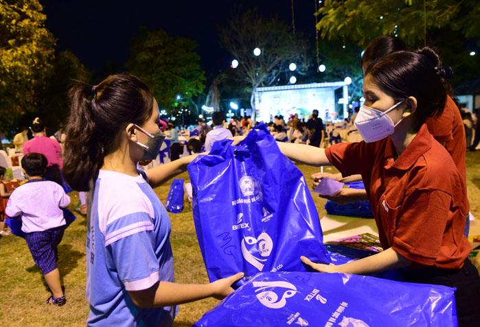 bitex-dong-han h-cung-bao-tuo i-tre-to-chuc- tat-nien-cho-t re-mo-coi-covi d-19-5.jpg