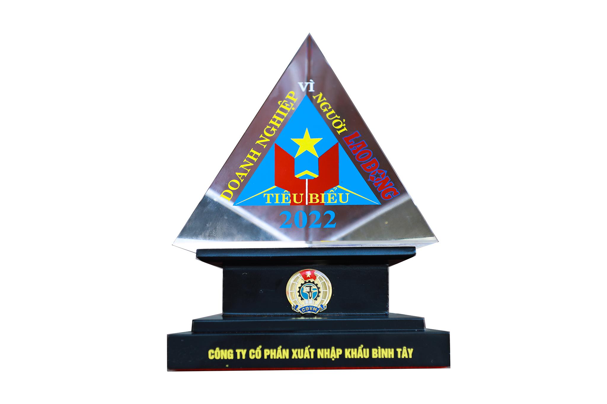 bitex-duoc-vin h-danh-giai-th uong-doanh-ngh iep-tieu-bieu- vi-nguoi-lao-d ong-2022-4.jpg