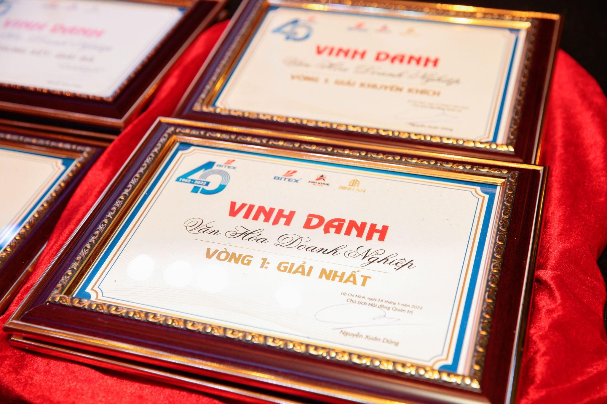 bitex-duoc-vin h-danh-giai-th uong-doanh-ngh iep-tieu-bieu- vi-nguoi-lao-d ong-2022-6.jpg