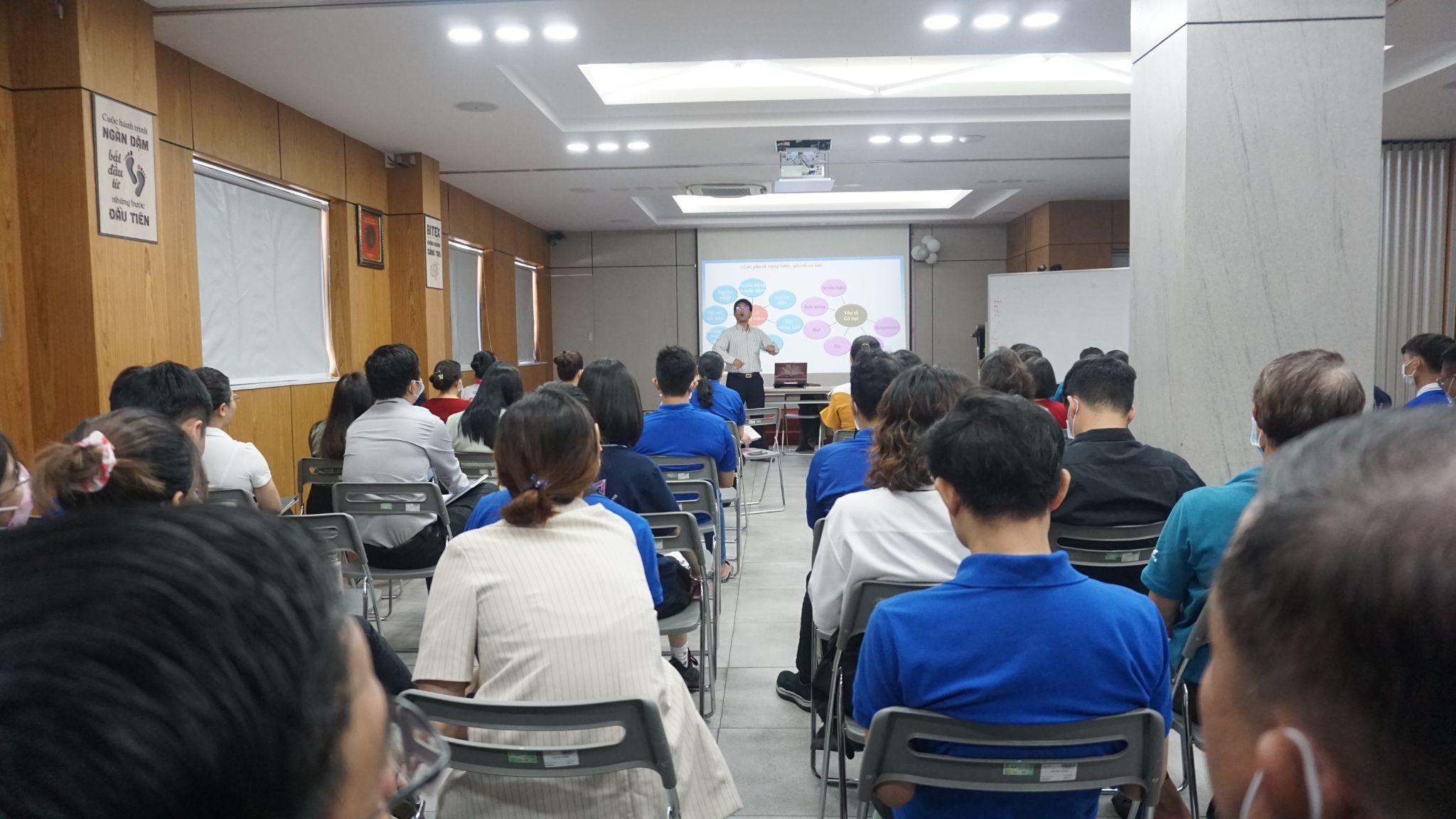 bitex-duoc-vin h-danh-giai-th uong-doanh-ngh iep-tieu-bieu- vi-nguoi-lao-d ong-2022-7.jpg