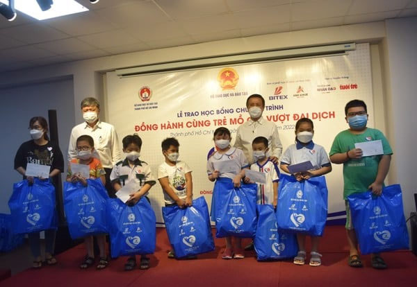 Học bổng Đồng hành cùng trẻ mồ côi vượt đại dịch: Động viên các em vượt qua nỗi đau để vươn lên