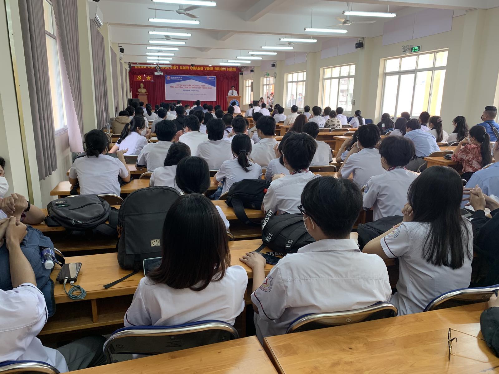 ky-thi-giai-to an-tren-may-ti nh-cam-tay-cas io-cap-thanh-p ho-khoi-giao-d uc-thuong-xuye n-2.jpeg