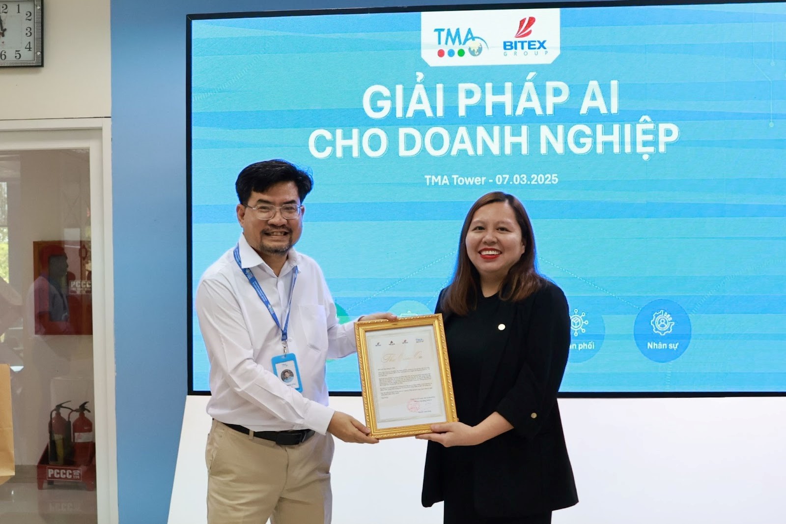 bitex-group-do ng-hanh-cung-t ma-solutions-m ang-den-trai-n ghiem-ai-da-da ng-cho-cbnv-3. jpg