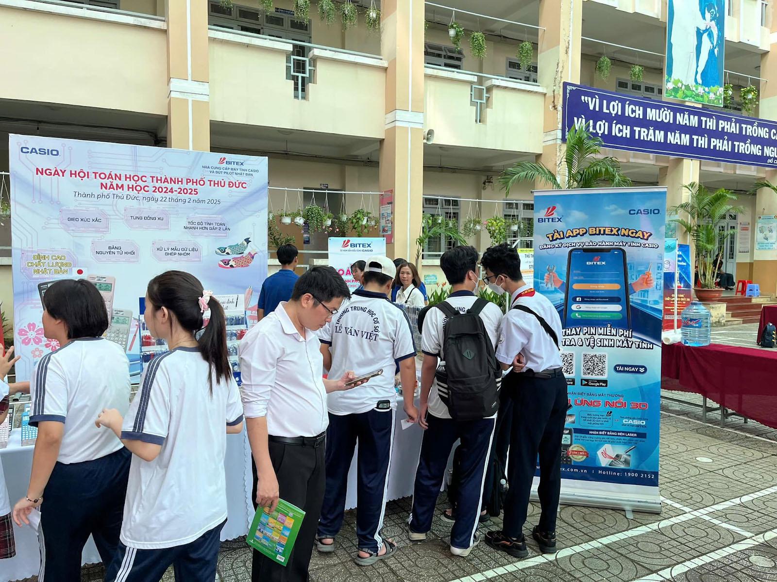 bitex-mang-dic h-vu-den-tan-t ay-hoc-sinh-ha nh-trinh-dong- hanh-cung-the- he-tre-3.jpg